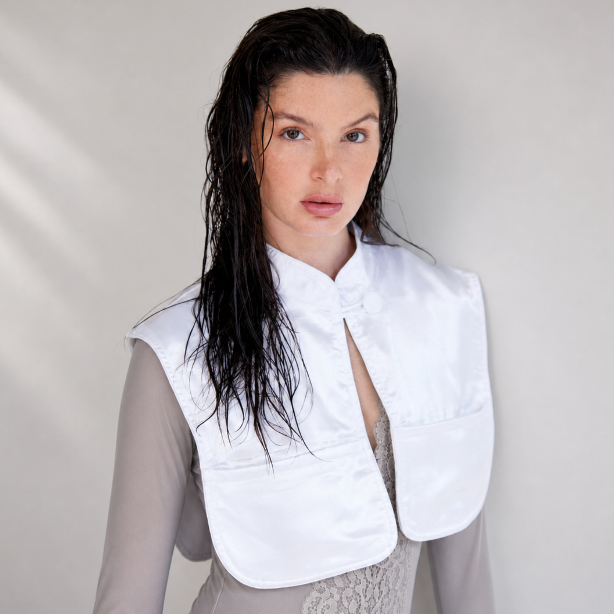 Monii Wearable Beauty Cover – White | Hands-Free Satin Hair & Makeup Cover